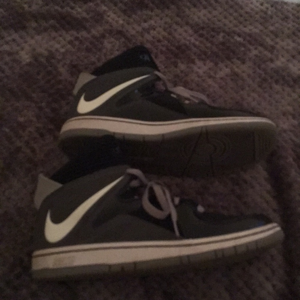 Shoes - Picture 2 of 5